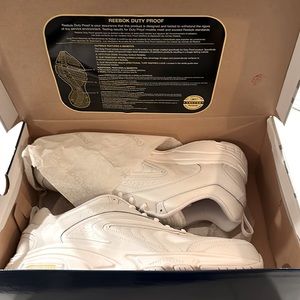 NWT Reebok Size 11 walking shoes